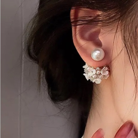 🌟 Elegant Imitation Pearl Earrings Double Side White Shell Pearl Stud Earrings - Picture 3 of 4